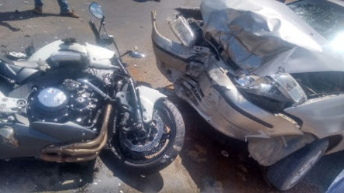 Representante comercial morre ao colidir moto de 1.300 cilindradas contra carro em Jacobina