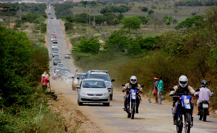 In Loco governador conhece situação da BA 409 trecho de Serrinha