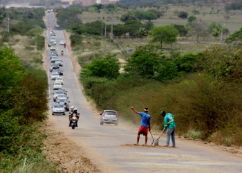 In Loco governador conhece situação da BA 409 trecho de Serrinha