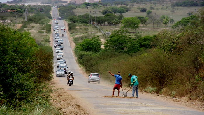 In Loco governador conhece situação da BA 409 trecho de Serrinha
