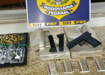Idosa é presa com pistola e mais de 100 munições em ônibus de turismo