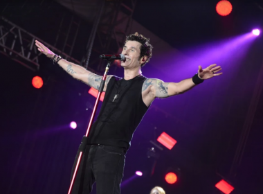 Festival de Verão: Dinho Ouro Preto puxa coro contra Renan Calheiros durante show: ‘Vá tomar no…’