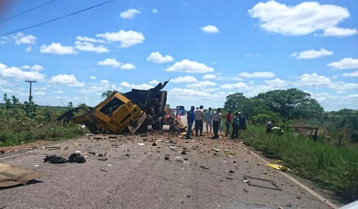 Mais um carro forte é explodido em rodovia baiana