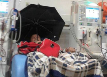 SP – Idoso usa guarda-chuva há 1 mês em hospital com goteira