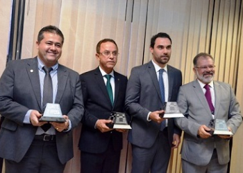Destaques de 2016 recebem premiações no Legislativo