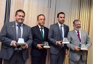 Destaques de 2016 recebem premiações no Legislativo
