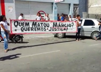 Manifestantes saem às ruas de Coité pedindo resposta da Justiça quanto a morte do empresário Márcio