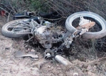 Músico morre em acidente na BA 120 depois de moto colidir com caminhão