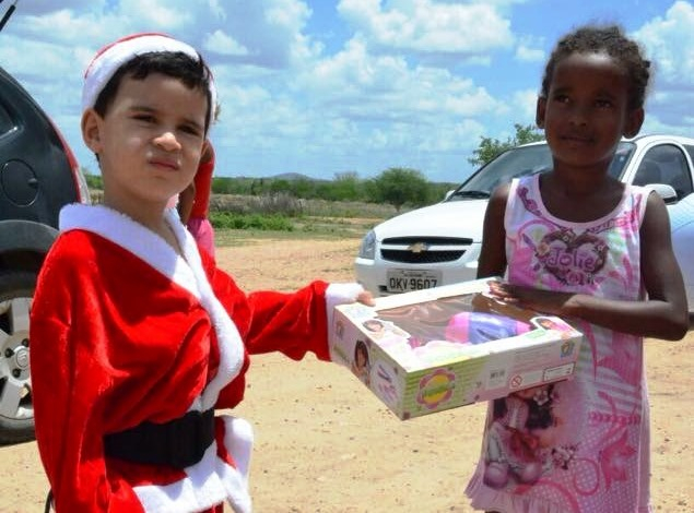 Campanha Natal Solidário mobilizada para presentear pessoas carentes de Conceição do Coité