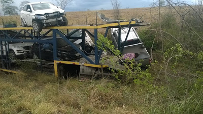 Motorista morre após colisão com caminhão cegonha na BR-116