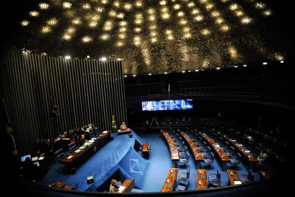 Senado vota nesta terça (13) PEC que limita os gastos públicos