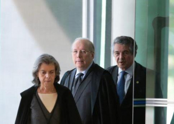 Supremo mantém Renan Calheiros na presidência do Senado