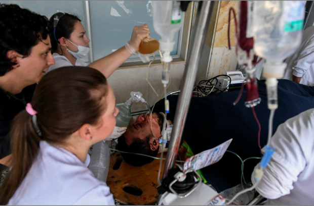 Pai do zagueiro Neto, da Chapecoense, afirma que filho voltará a jogar