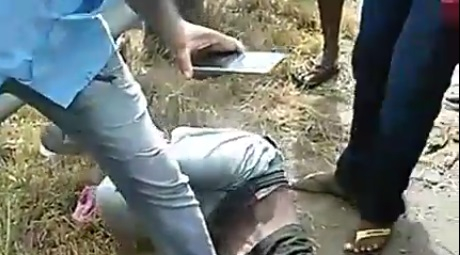 Passageiros de van rendem suspeito de assalto e gravam vídeo; vigilante que reagiu foi baleado