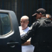 Com cabeça raspada, Eike Batista é transferido de presídio