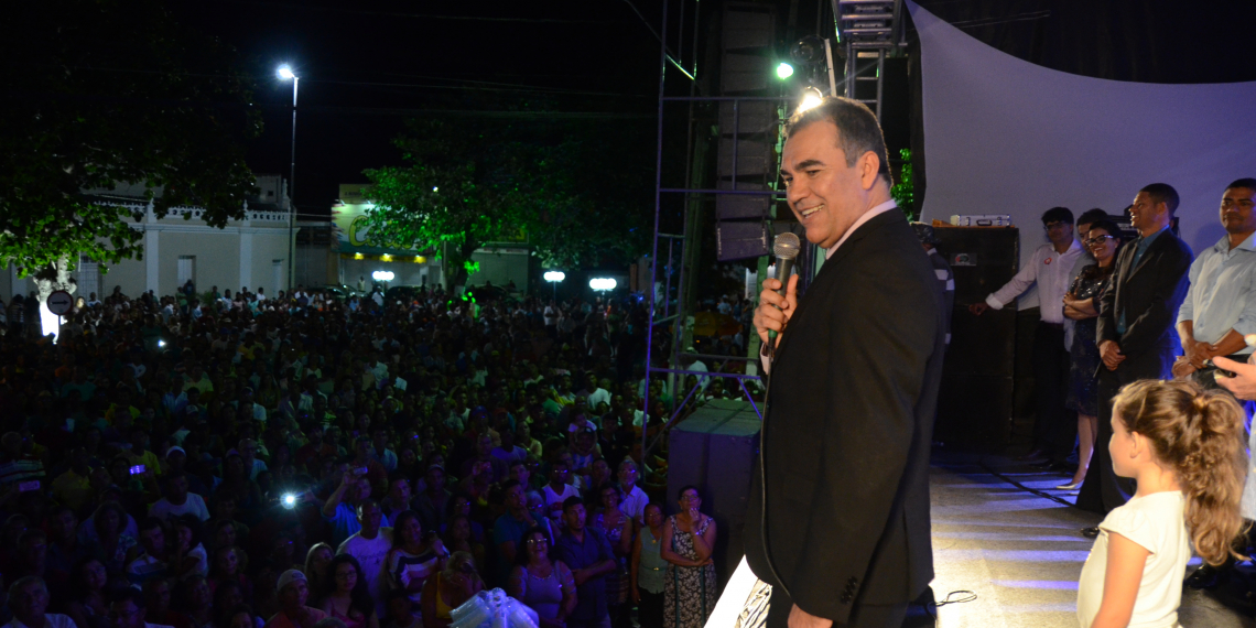 Assis toma posse para segundo mandato e cita grandeza do povo coiteense