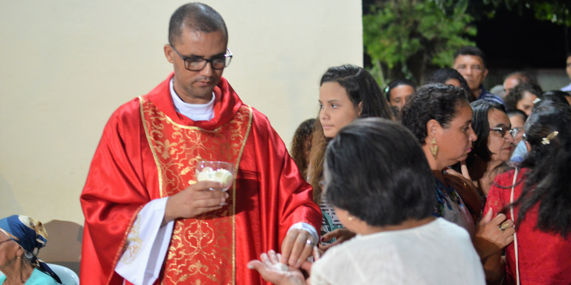 Quijingue: Festa de São Sebastião em Algodões é marcada pela despedida do padre. População recebeu a noticia da recuperação da BA 381