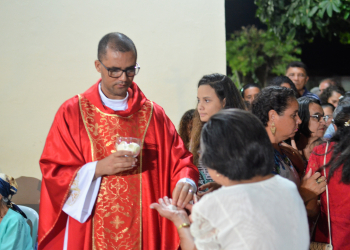 Quijingue: Festa de São Sebastião em Algodões é marcada pela despedida do padre. População recebeu a noticia da recuperação da BA 381