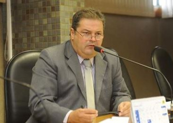 “Marcelo Nilo está blefando”, afirma Luiz Augusto sobre votos para presidência da Alba