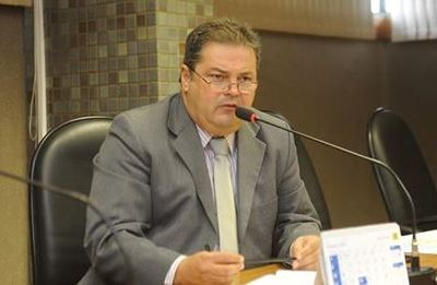 “Marcelo Nilo está blefando”, afirma Luiz Augusto sobre votos para presidência da Alba