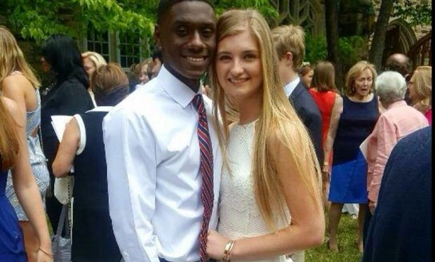 Pais deixam de pagar faculdade ao descobrir que filha namora um negro e ela arrecada R$ 39 mil