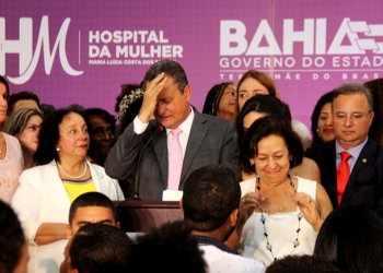 Rui se emociona no ato de inauguração maior hospital de atendimento à mulher do Norte-Nordeste