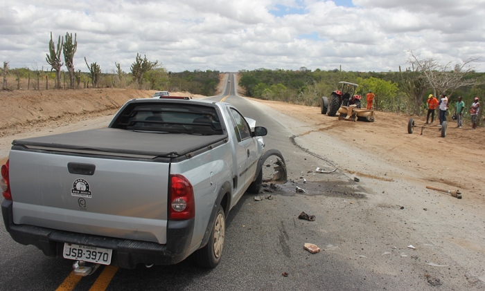 Colisão envolvendo Pick-up e trator na BA 120 por pouco não termina em tragédia