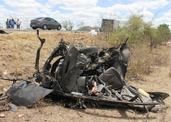 Teofilândia – Funcionários do Banco do Nordeste morrem em colisão envolvendo Civic e carreta na BR 116 (Veja o vídeo)
