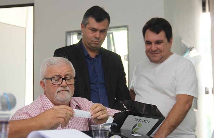 Prefeito de Lamarão Dival Pinheiro é eleito presidente do Consisal