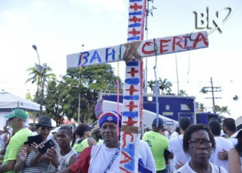 Torcedor faz promessa para o Bahia ser campeão para mulher parar de traí-lo