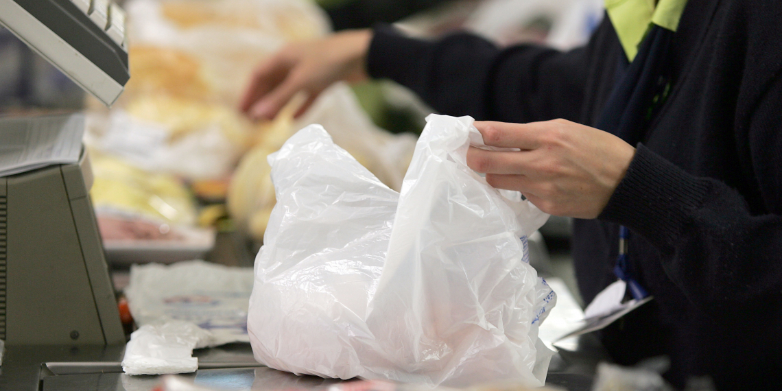 Rede de supermercado dá desconto para quem não usar sacola plástica