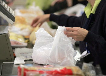 Rede de supermercado dá desconto para quem não usar sacola plástica