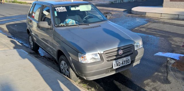 Homem é morto a tiros dentro de carro