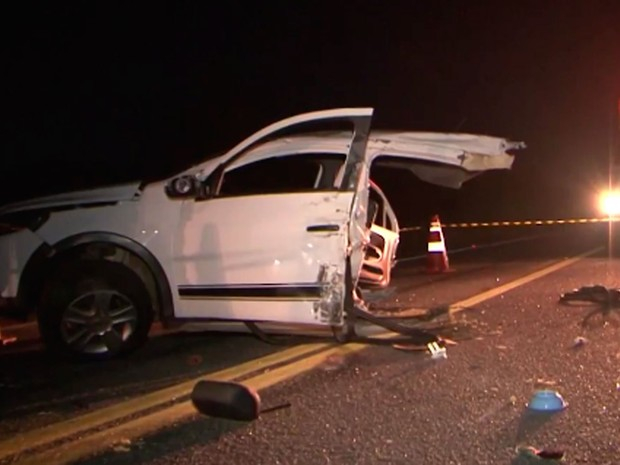 Acidente na BR-116 matou bebê e 2 parentes na BA; carro partiu ao meio