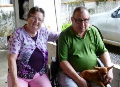 Após 55 anos de união, casal morre no mesmo dia e da mesma doença