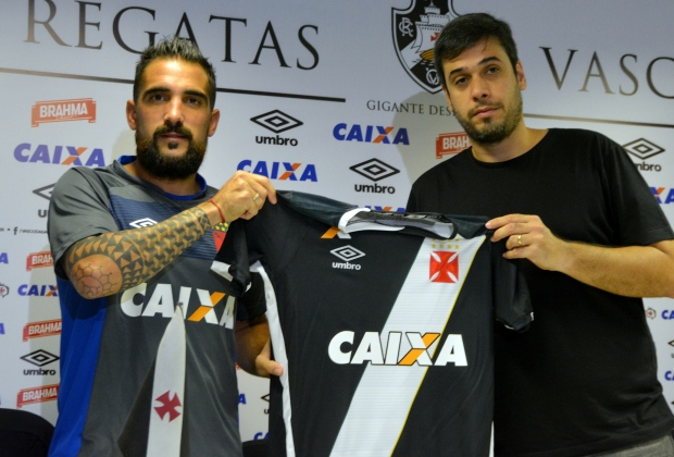 Ex-ídolo do Vitória é apresentado no Vasco da Gama