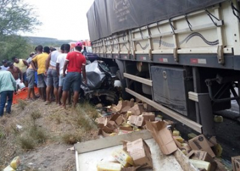 Acidente envolvendo quatro carretas e um carro de passeio deixa 4 mortos na BR 101