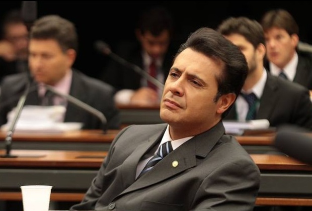 Deputado Marcelo Aguiar quer proibir vídeos pornô na internet para evitar masturbação, diz jornal