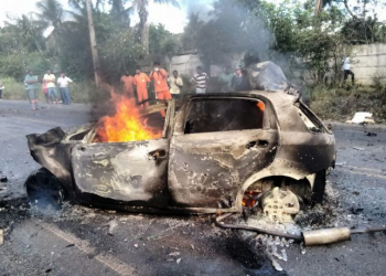 Cinco morrem carbonizados após carro pegar fogo ao bater em caminhão na BR 110