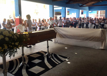 Santaluz- Após a chegada do corpo do professor Jeovan, familiares e amigos fazem homenagem