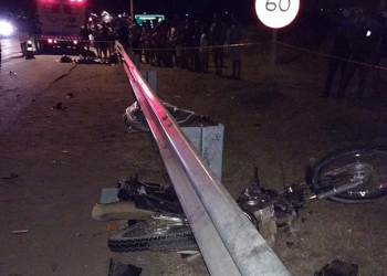 Casal em moto na BA é lançado em guard-rail após batida e morre