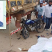 Motociclista morre ao colidir veículo em fundo de caminhão boaideiro