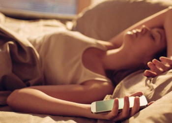 Enrolar para sair da cama pode ser sinal de inteligência, diz estudo