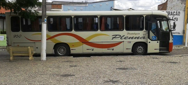 Ônibus que transportava passageiros de Feira para Ichu é saqueado