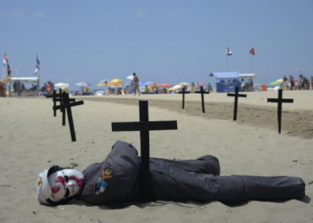 Copacabana sedia protesto contra a morte de PMs no Rio