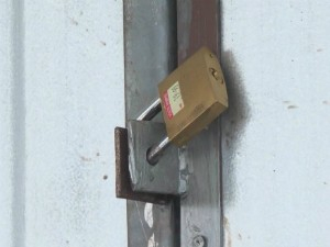 Derrotado, ex-prefeito tranca prefeitura antes de posse de sucessor na Bahia