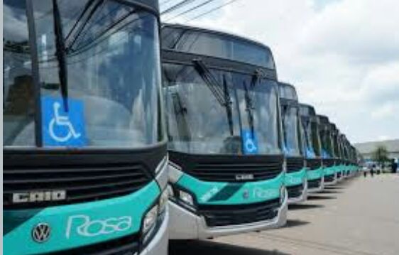 Alvos de ação judicial, 51 ônibus somem de garagem em Feira de Santana e são encontrados em fazenda na cidade de Serrinha