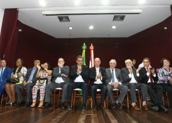 Rui empossa sete novos secretários de Estado