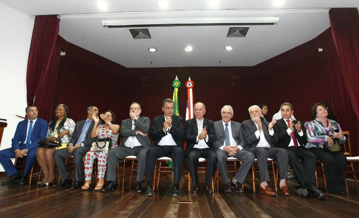 Rui empossa sete novos secretários de Estado