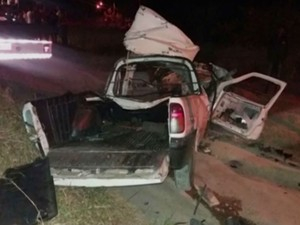 Batida entre pick-up e ônibus deixa seis mortos na BR-110, em Alagoinhas